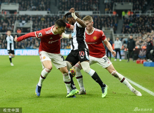  朗斯门将神扑零封强敌 获评本轮最佳球员  