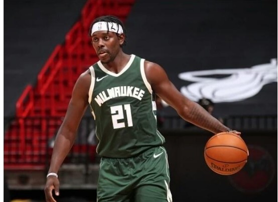  霍勒迪致命抢断雄鹿险胜篮网  